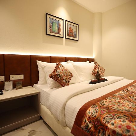 Hiraya Hotels Mohali Eksteriør bilde