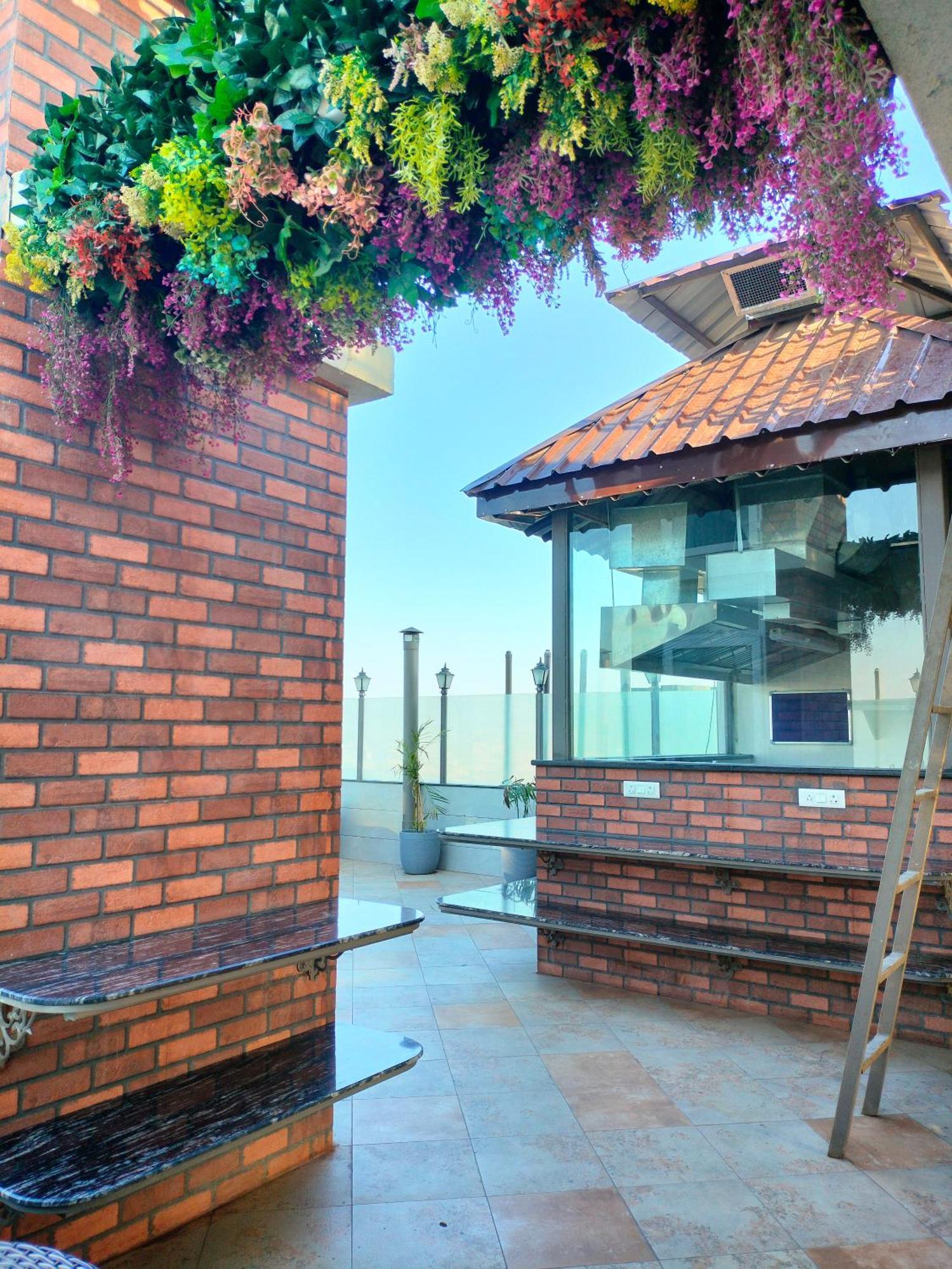Hiraya Hotels Mohali Eksteriør bilde