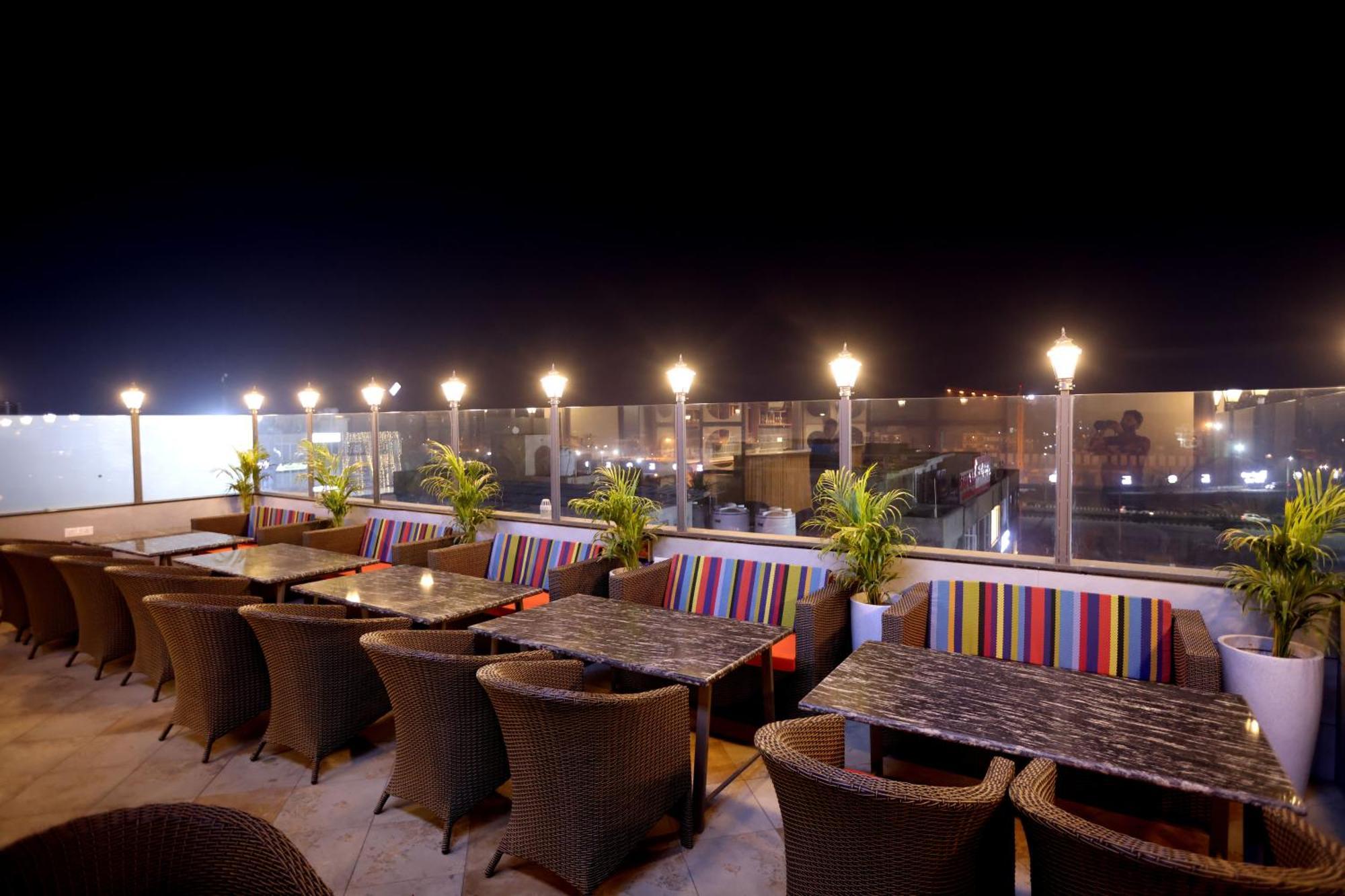 Hiraya Hotels Mohali Eksteriør bilde