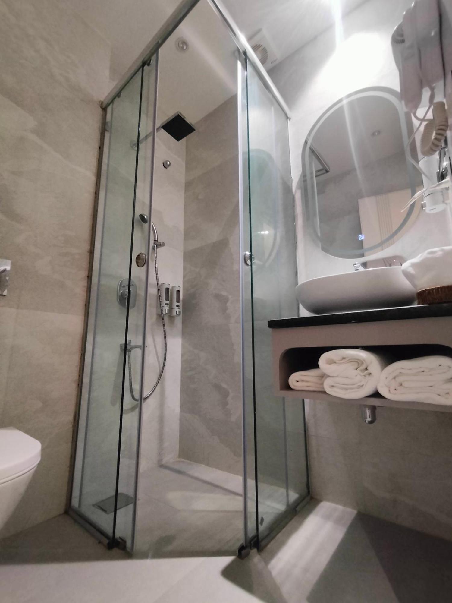 Hiraya Hotels Mohali Eksteriør bilde