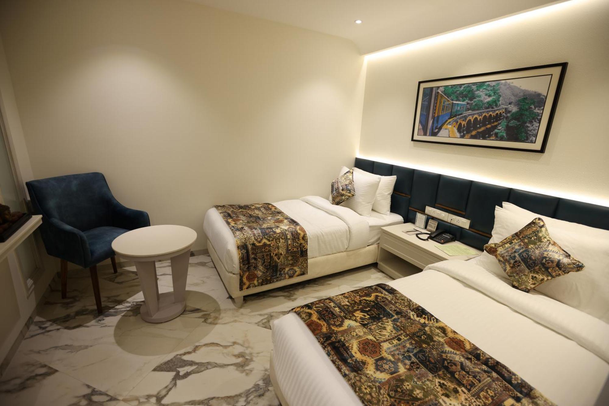 Hiraya Hotels Mohali Eksteriør bilde