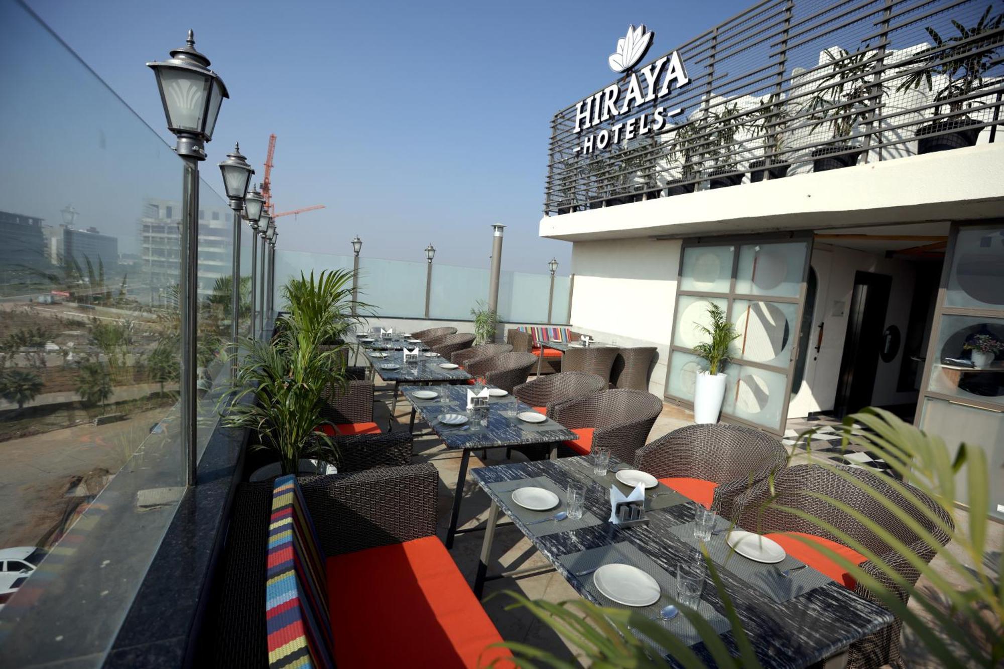 Hiraya Hotels Mohali Eksteriør bilde