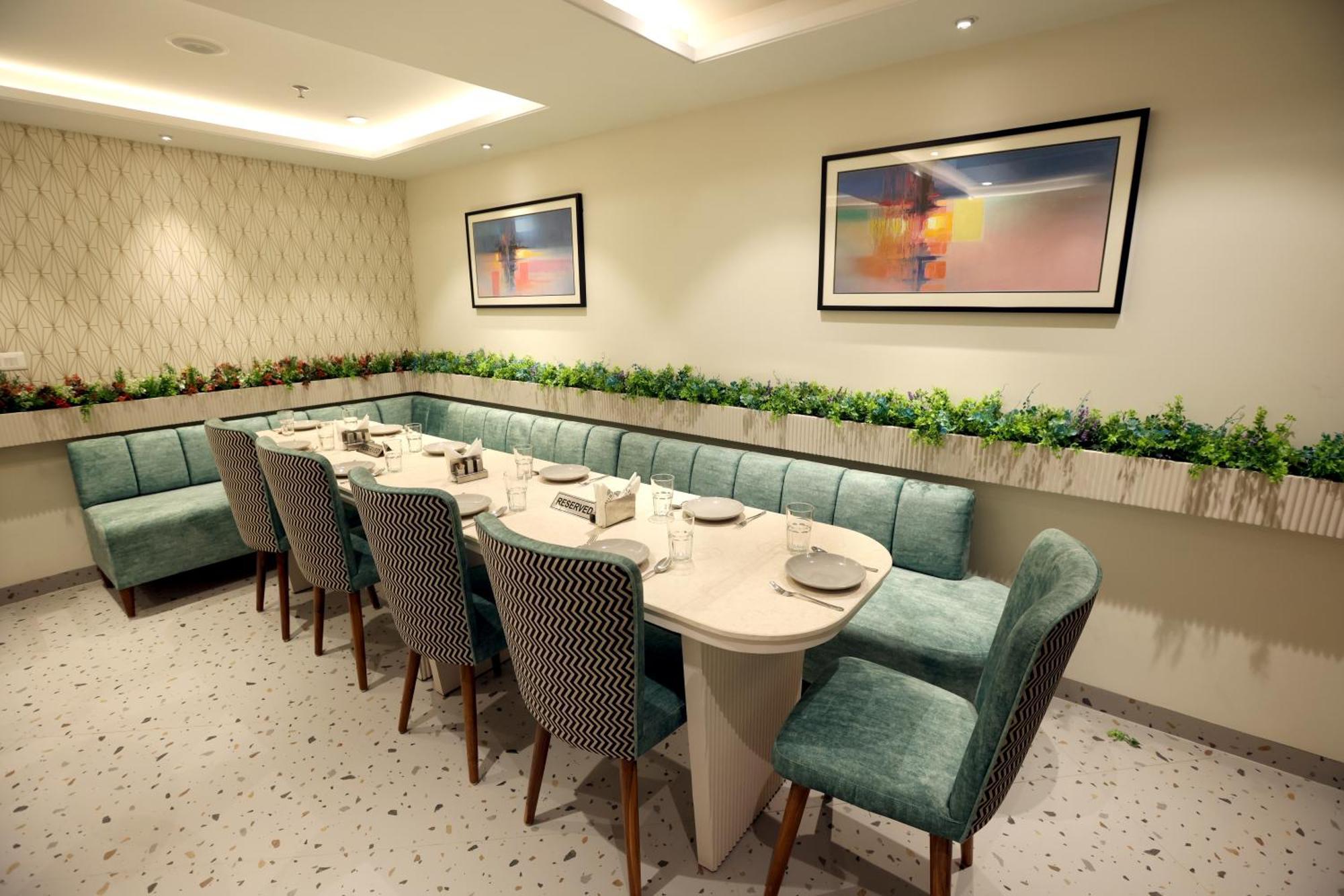 Hiraya Hotels Mohali Eksteriør bilde
