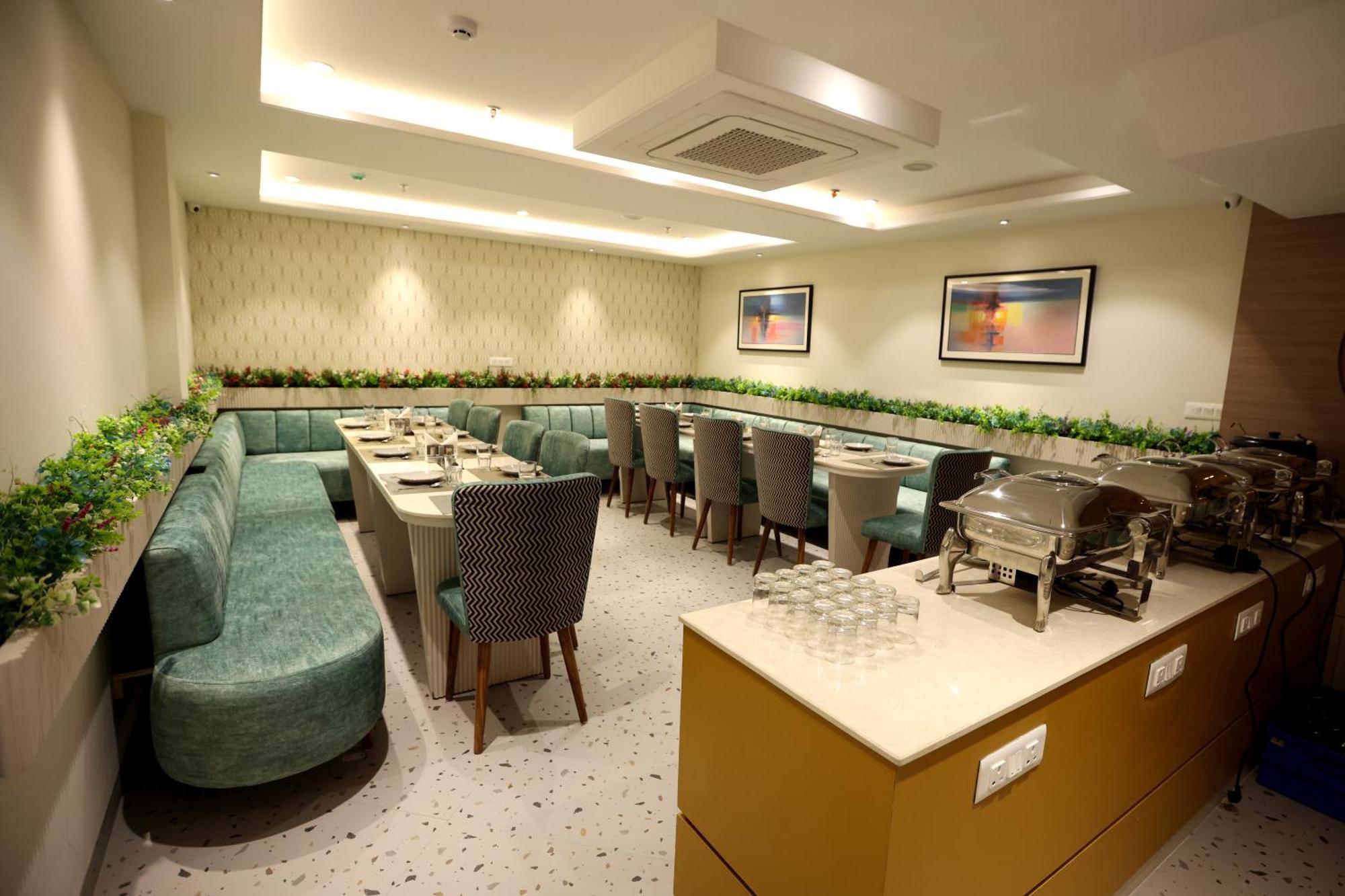 Hiraya Hotels Mohali Eksteriør bilde