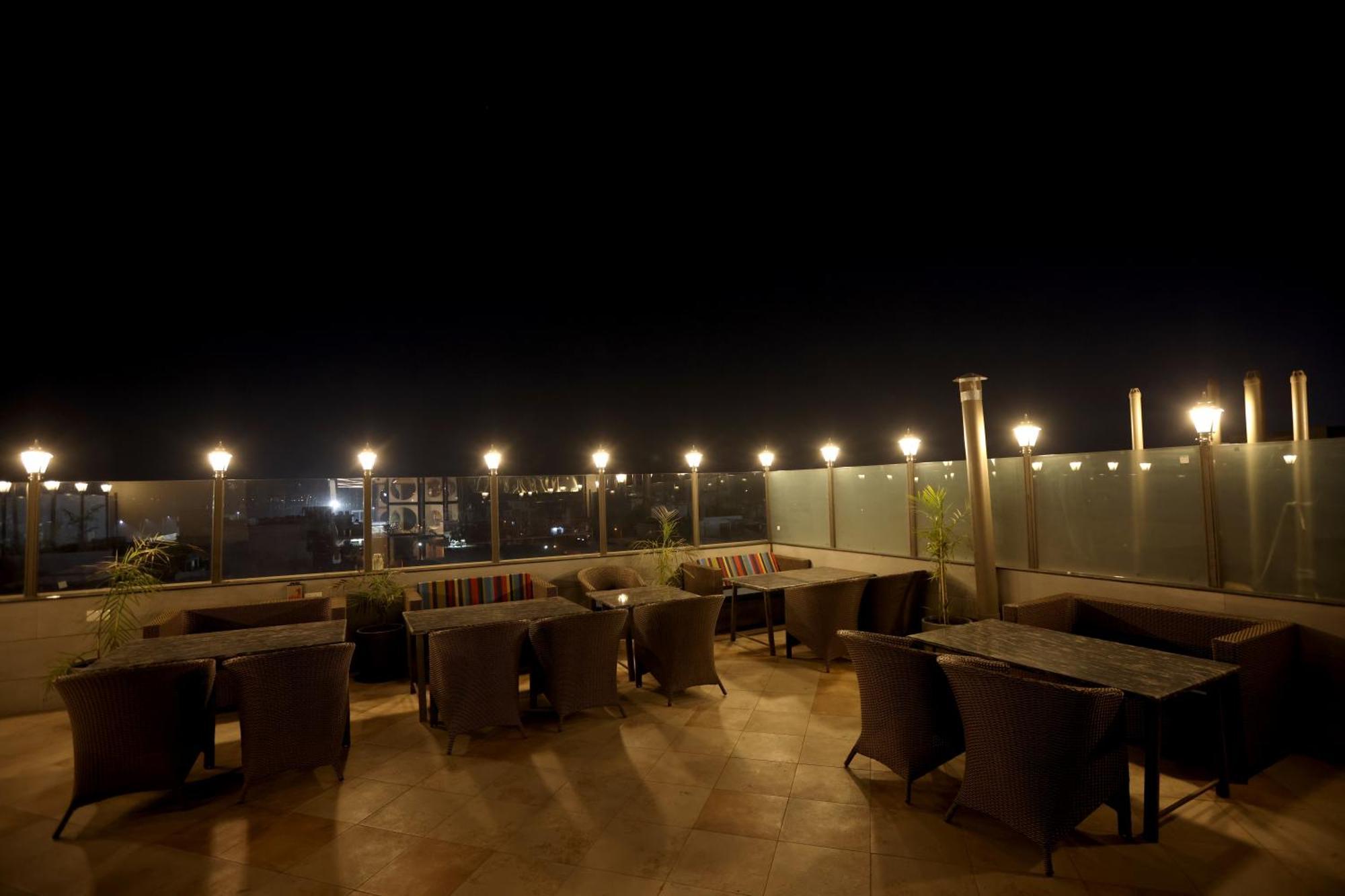 Hiraya Hotels Mohali Eksteriør bilde