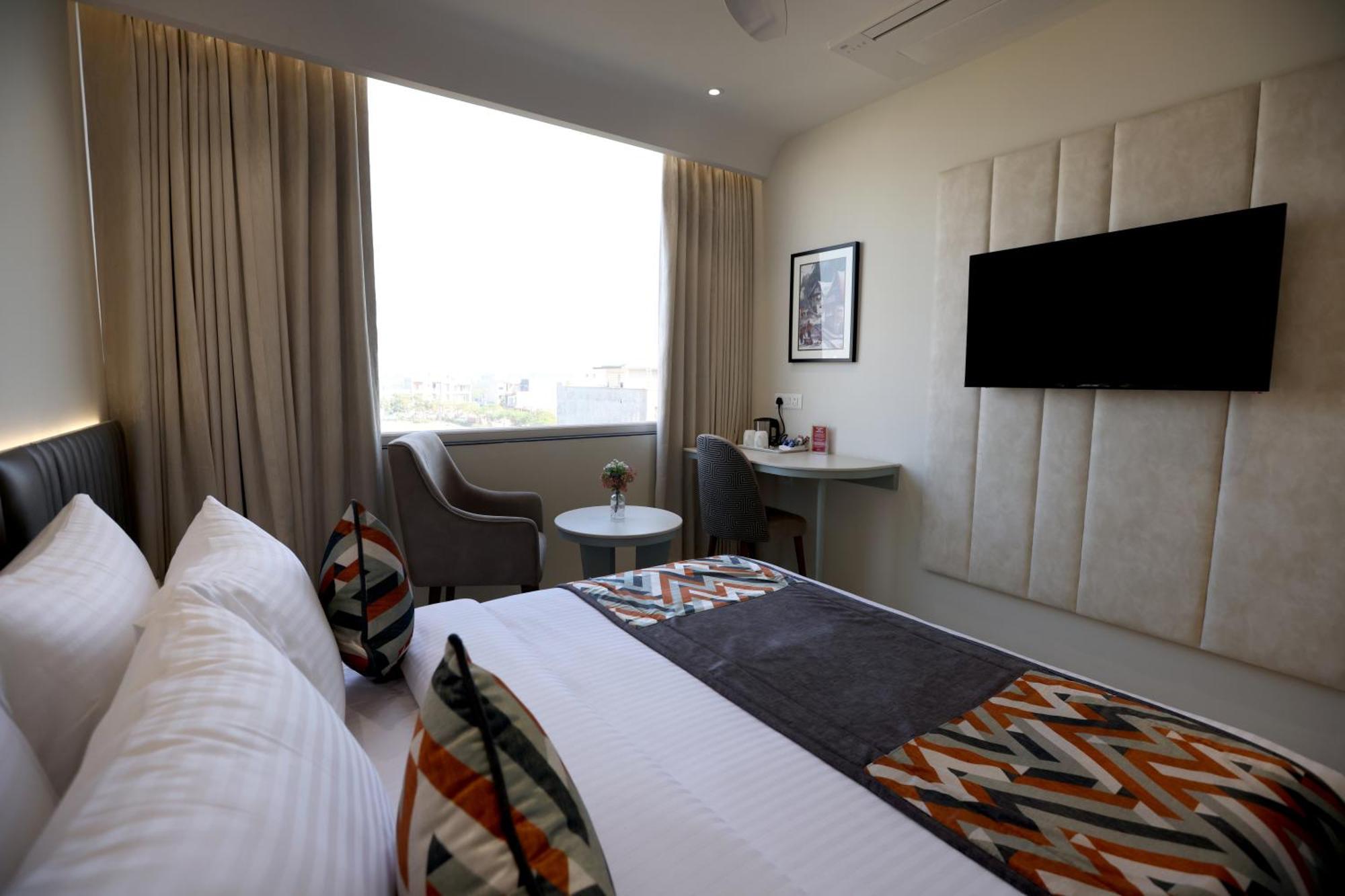 Hiraya Hotels Mohali Eksteriør bilde