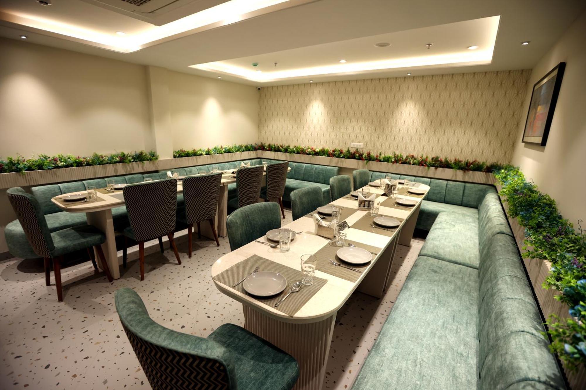 Hiraya Hotels Mohali Eksteriør bilde
