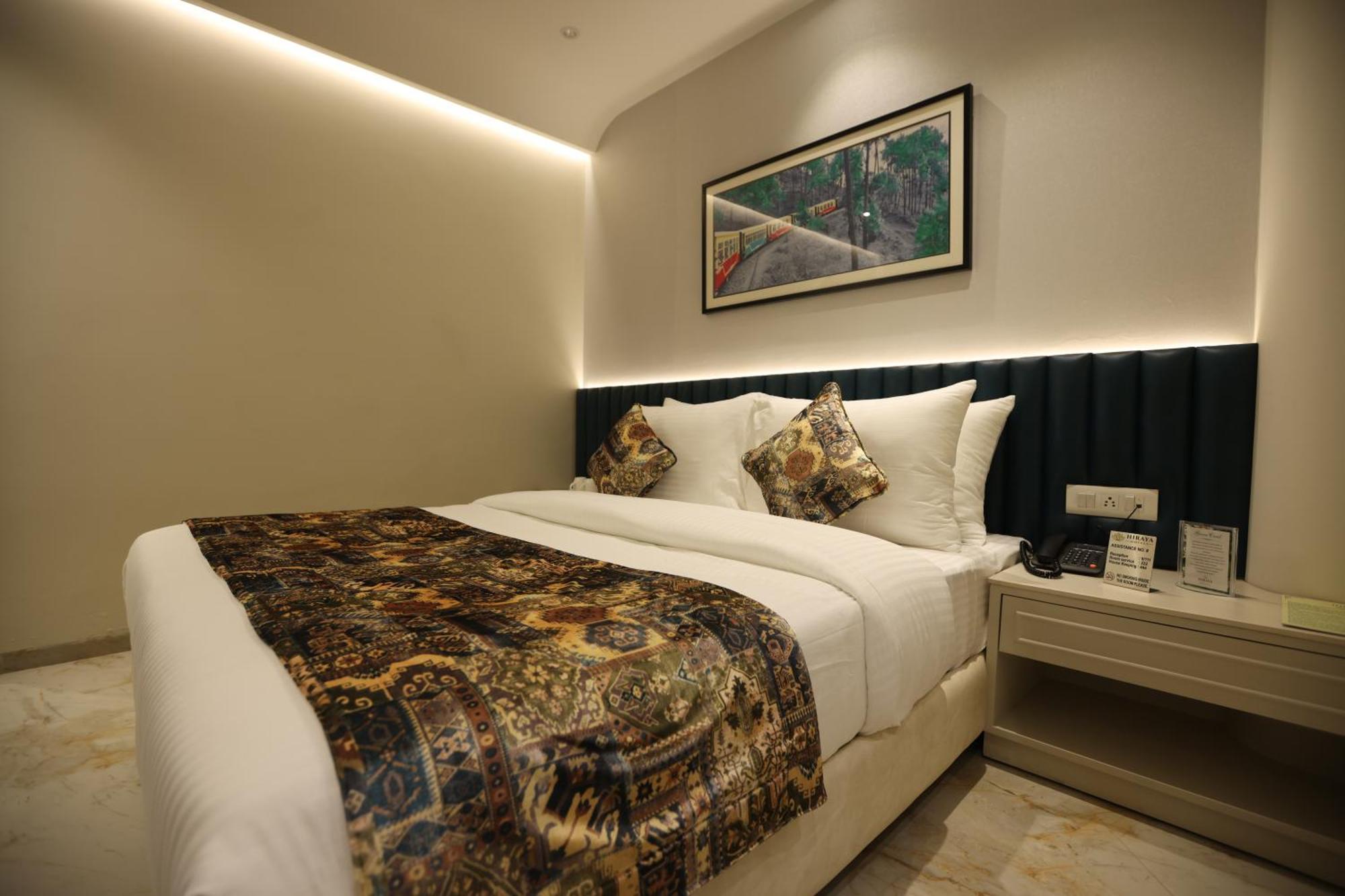Hiraya Hotels Mohali Eksteriør bilde